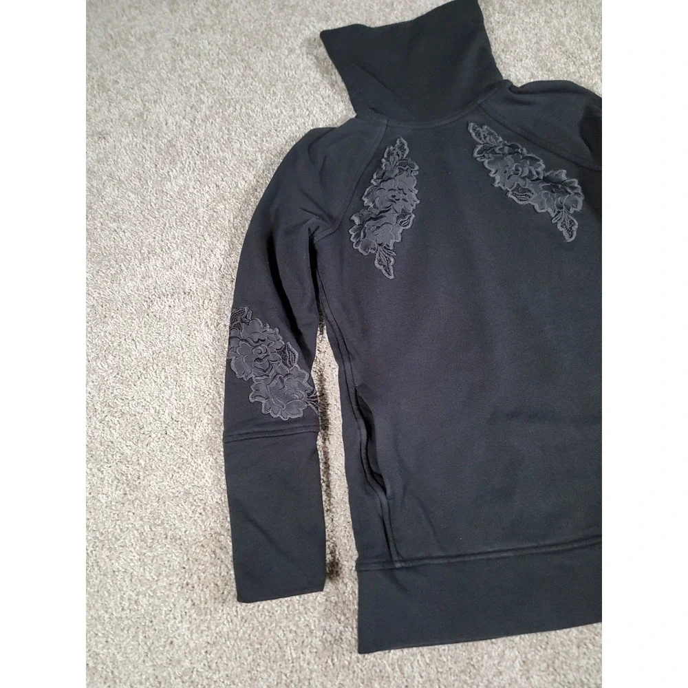 Lululemon Embroidered To You Tunic Sweatshirt Sz 2 Black Turtleneck Y2K Floral